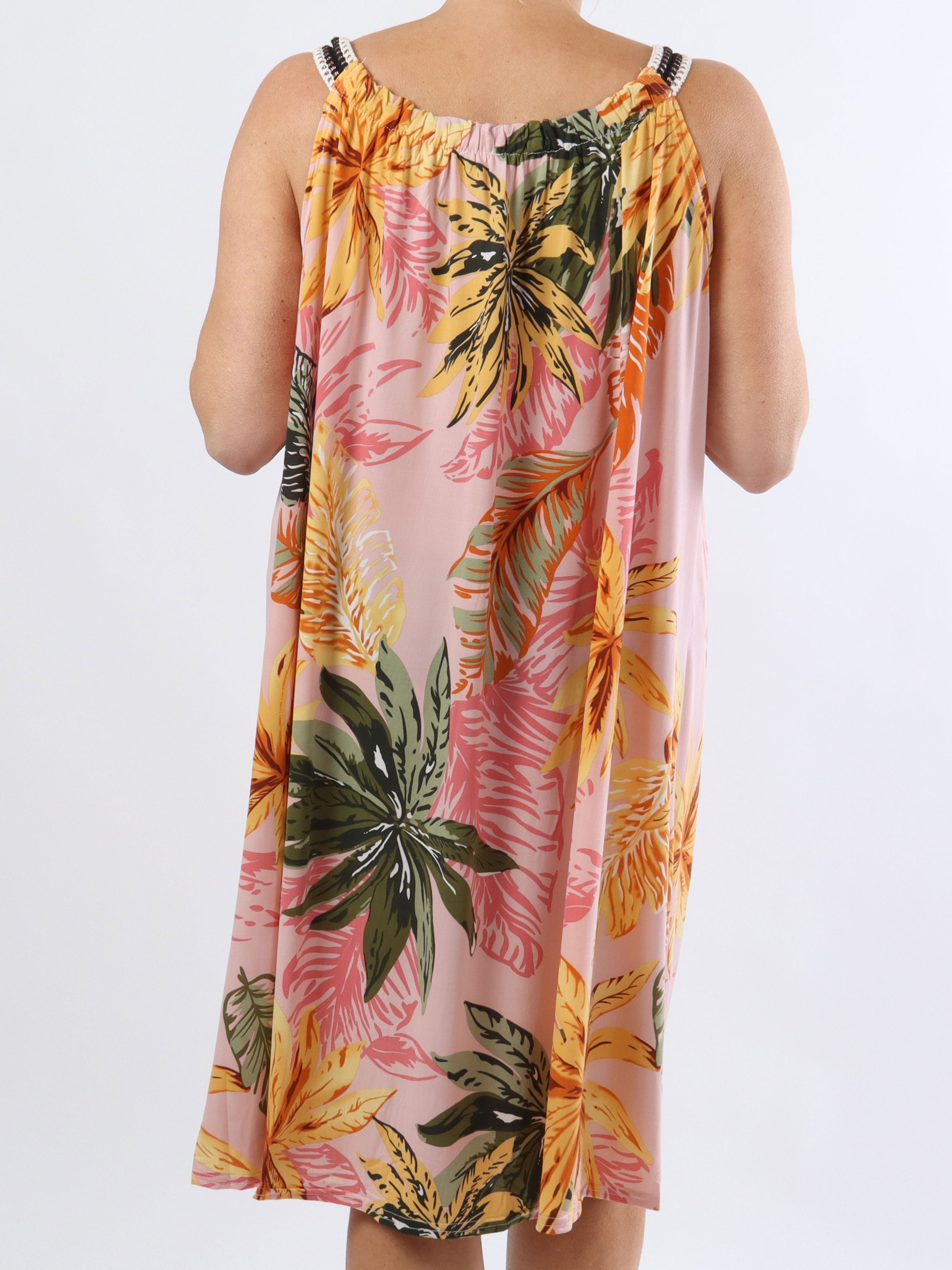 Asta Leaf - Elastisk klänning med band i plus size med blommigt tryck